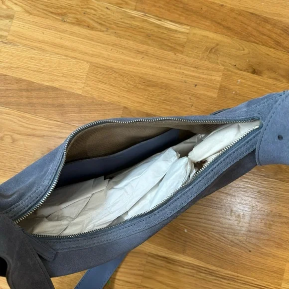 Madewell The Essential Sling Crossbody Bag - Picture 3 of 5